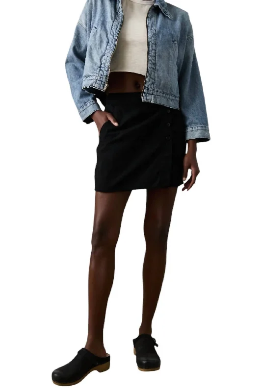 Everly Mini Skirt In Black