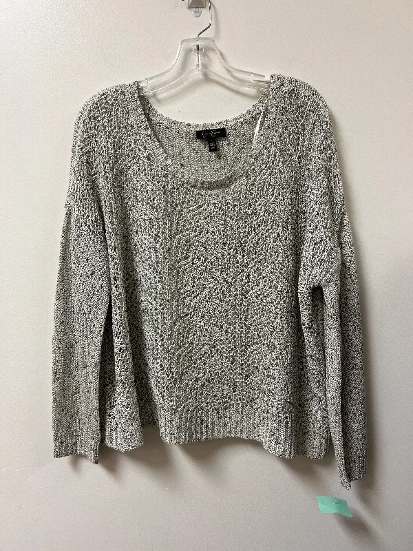 Sweater By Jessica Simpson In Grey, Size: L